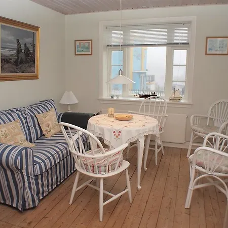 Two-bedroom Strandvejen 08 *